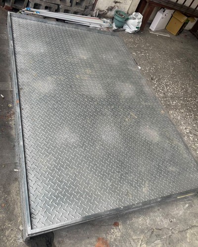 新竹地面水平平台架設, 新竹門口地面平台施作, 新竹地板墊高平台, 新竹花紋鋼板, 新竹鐵工, 新竹鐵件製作