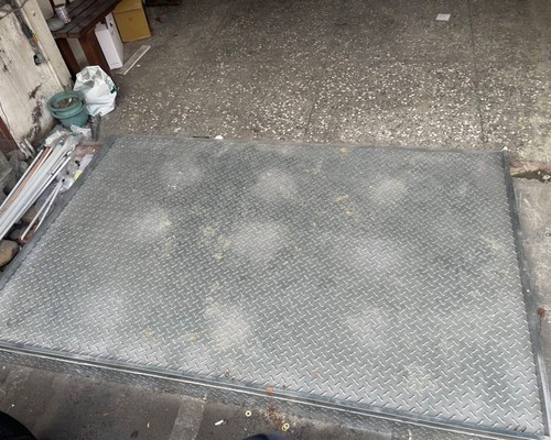 新竹地面水平平台架設, 新竹門口地面平台施作, 新竹地板墊高平台, 新竹花紋鋼板, 新竹鐵工, 新竹鐵件製作